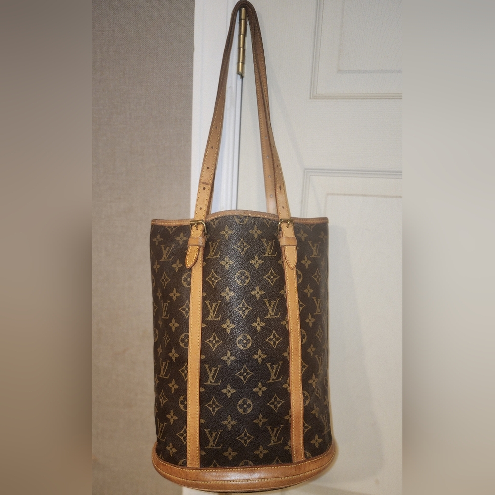 Gorgeous Louis Vuitton Monogram GM Bucket Bag - Authentic - Picture 3 of 15